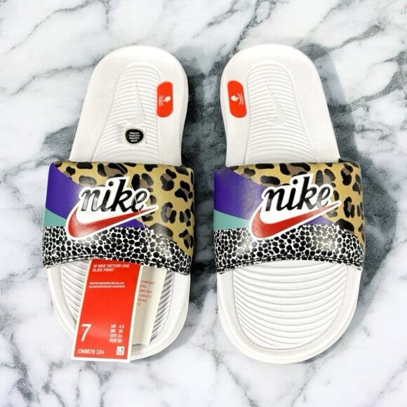 Nike Victori One Print Womens Size 7 Slides Sandals White Multi-Color Pool NIB - Picture 1 of 14